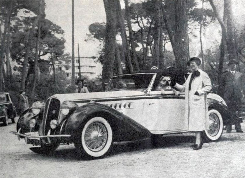Old b/w photo of Lucy Schell win front of her Delahaye in Juan les Pins 1937 competition
