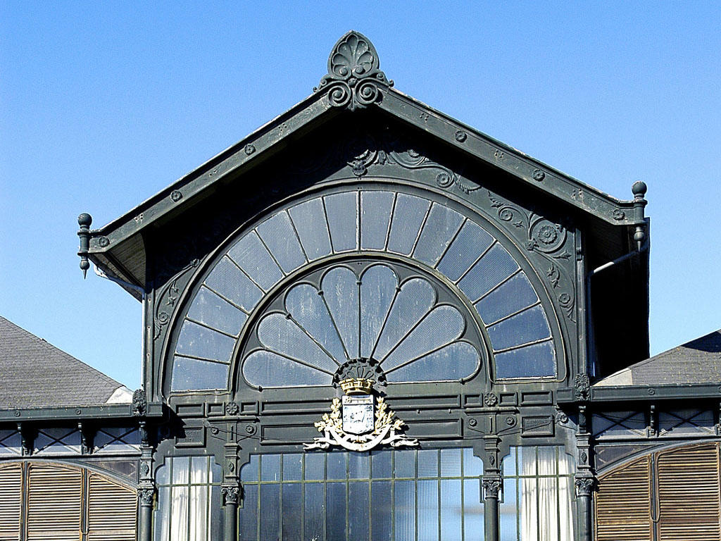 Balthard Penhoet market building in Saint-Nazaire showing old cast iron 19th centure top of roof and glass and iron doors leading into market