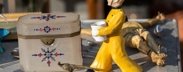 Foire de Chatou showing table of small objects like boy in yellow suit delivering, box, china