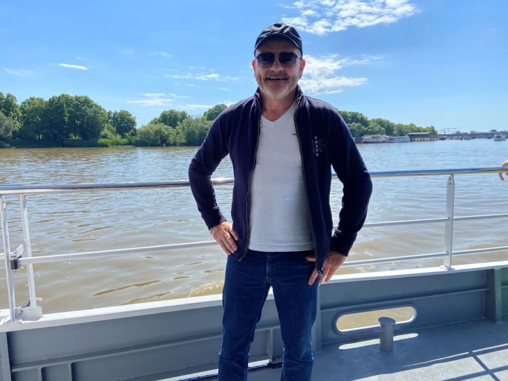 Bordeaux Bruno a guide on boat on river