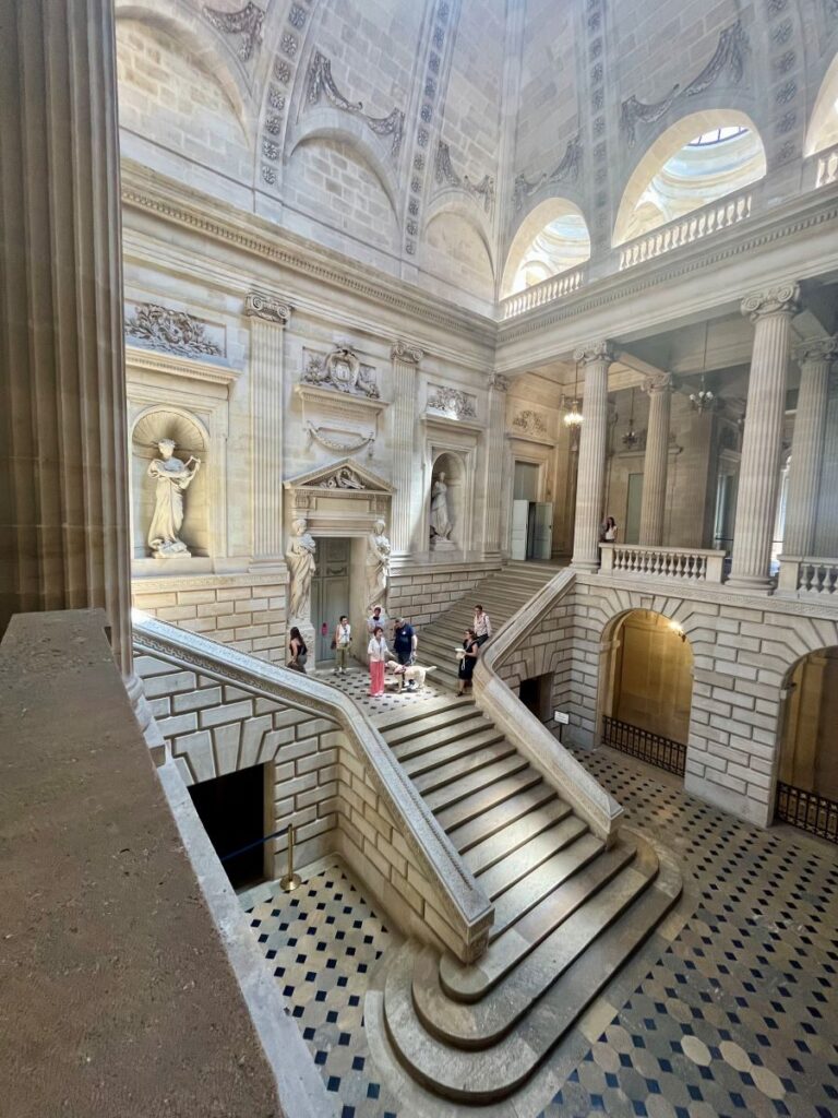 Staircase in grand theatre of bordeaux in white marble with two exits and classical style