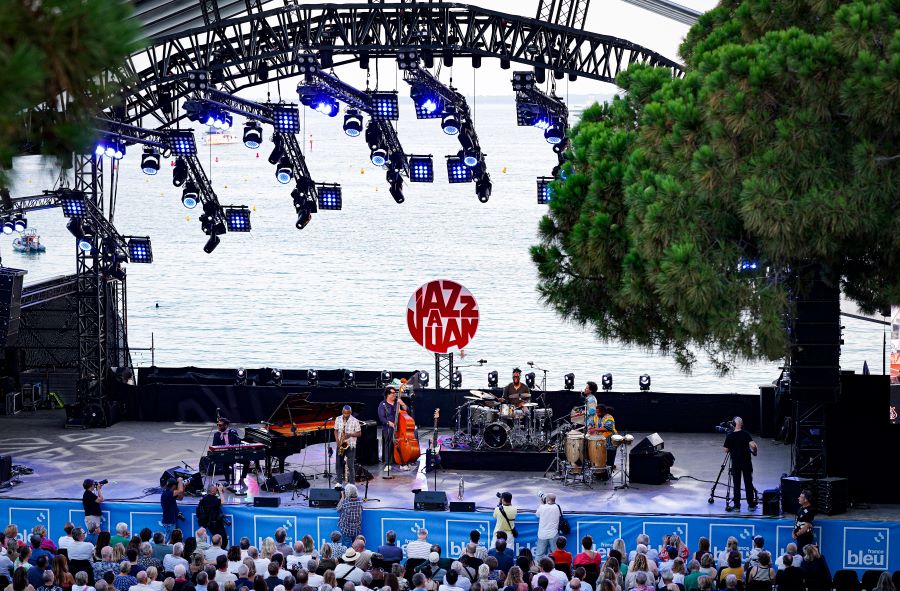 Jazz a Juan with stagelooking out at sea and performers and crowds