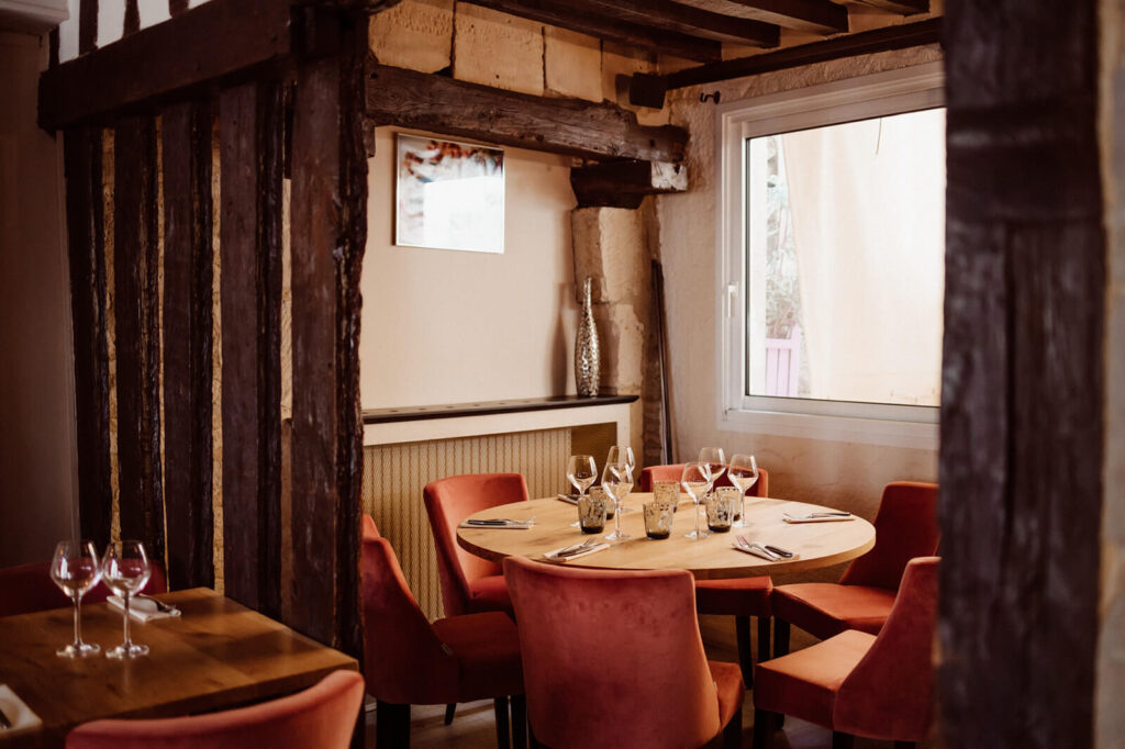 Horace restaurant Caen table in corner with window