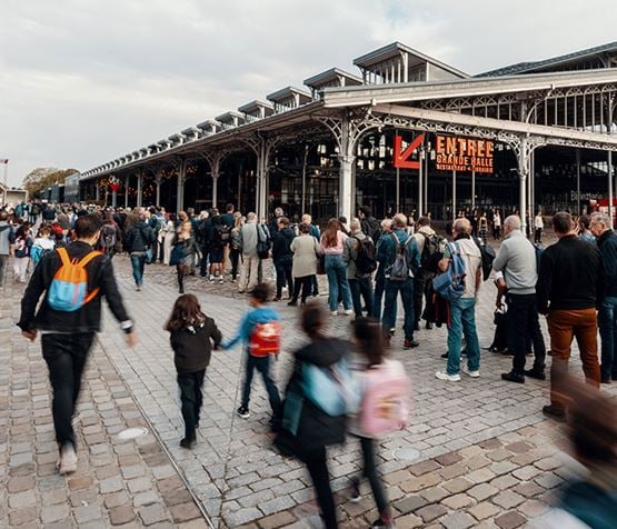 Salon Photo et Video Paris many people outside large industrial event building