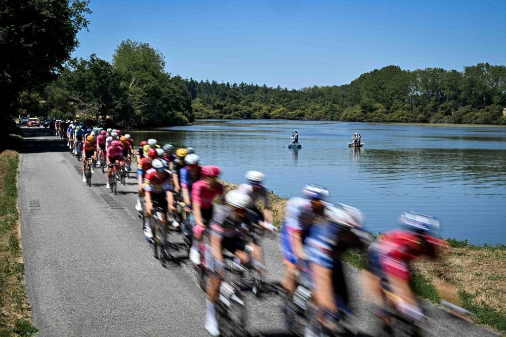 Tour de France 2025 wit cyclists beside lake